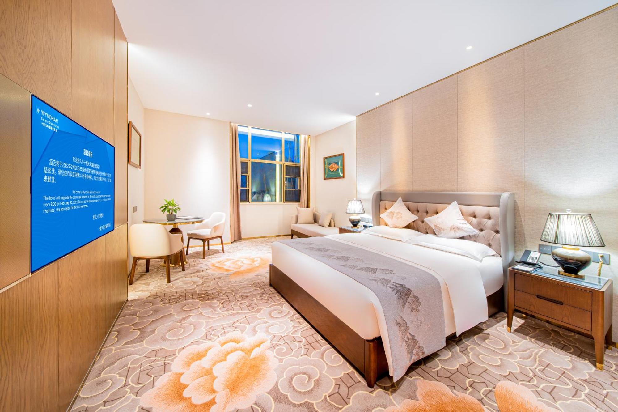 Wyndham Shiyan Downtown Hotel Ngoại thất bức ảnh