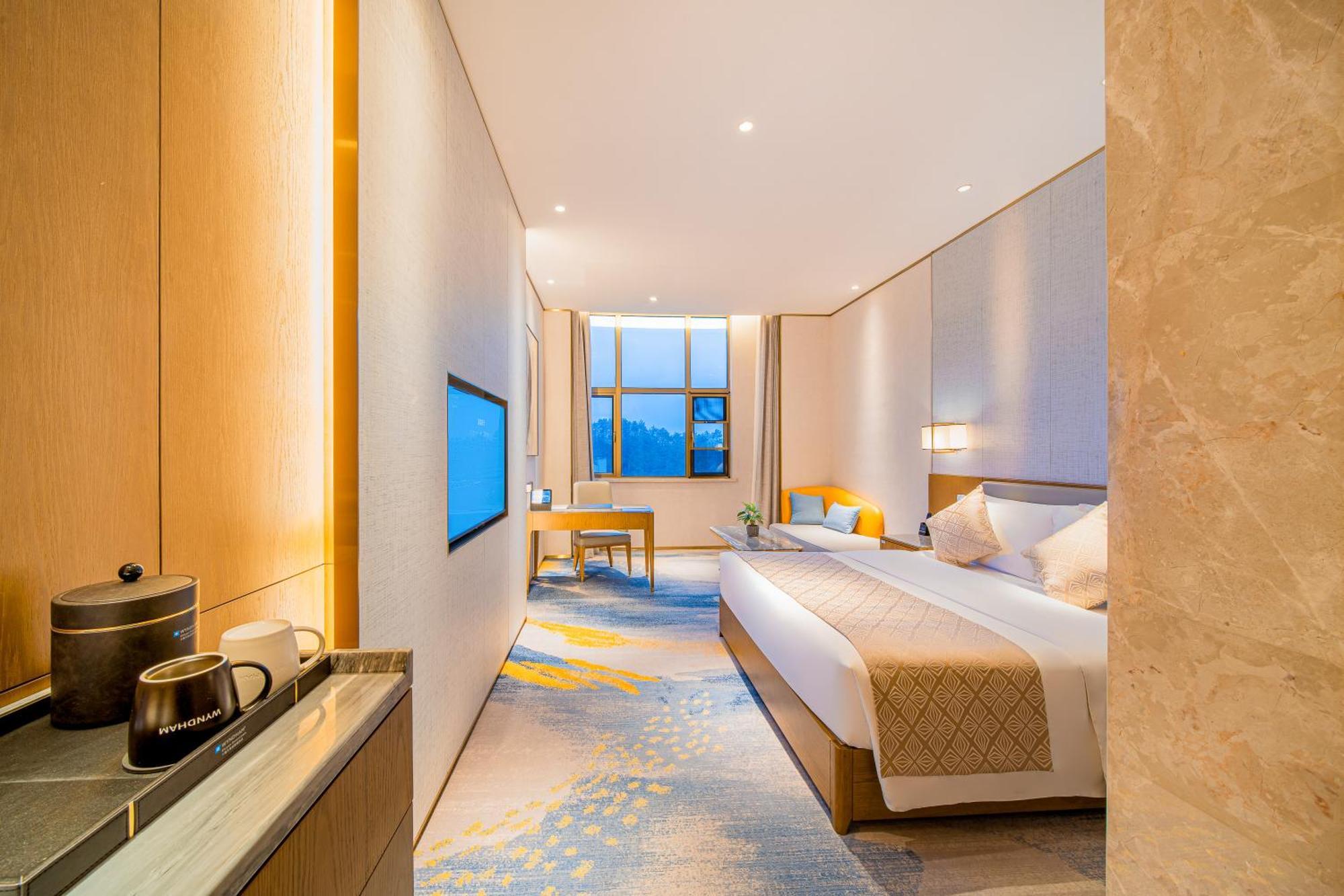 Wyndham Shiyan Downtown Hotel Ngoại thất bức ảnh